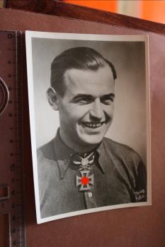 alte Postkarte Ritterkreuzträger mit Schwerter Hauptmann Baer